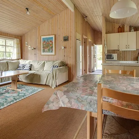 Three-bedroom Holiday In * Hals
