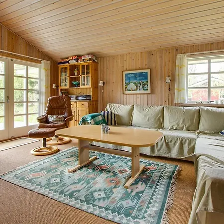 Three-bedroom Holiday In * Hals