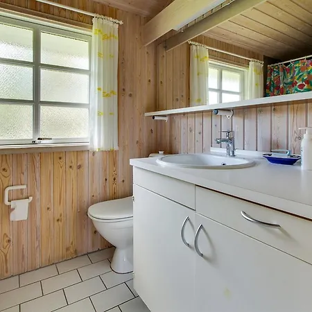 Three-bedroom Holiday In * Hals